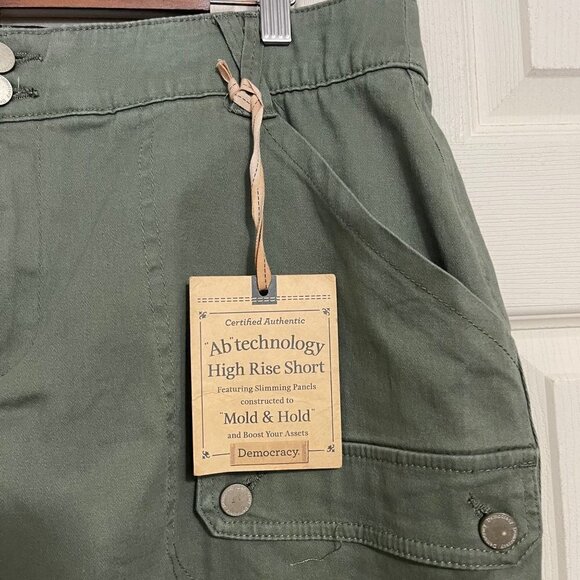 Democracy Women's NWT Green Ableisure High Rise Cut Off Cargo Shorts Plus Sz 24W - Picture 4 of 10